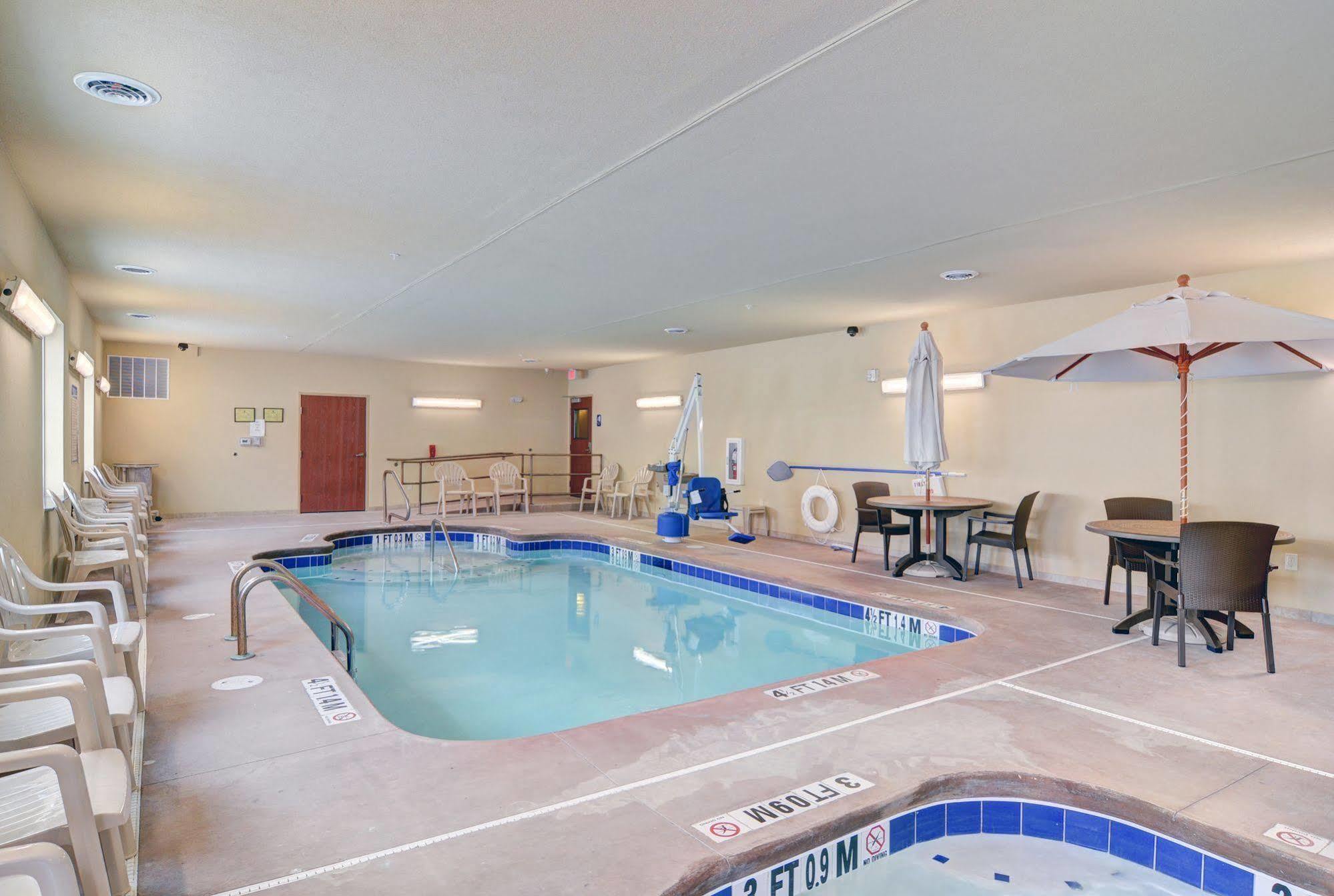 Cobblestone Hotel & Suites - Punxsutawney Dış mekan fotoğraf